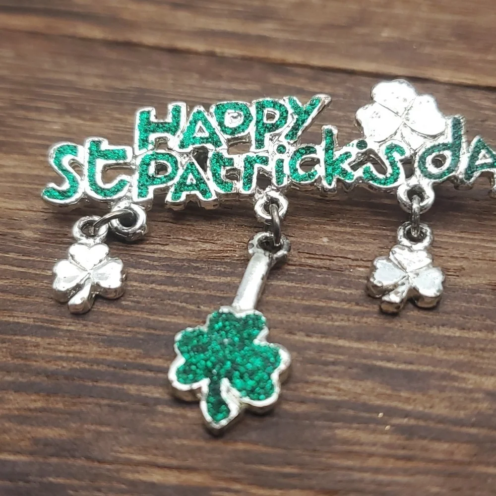 B637 happy st Patrick's‎ day luck of the Irish shamrock vintage brooch